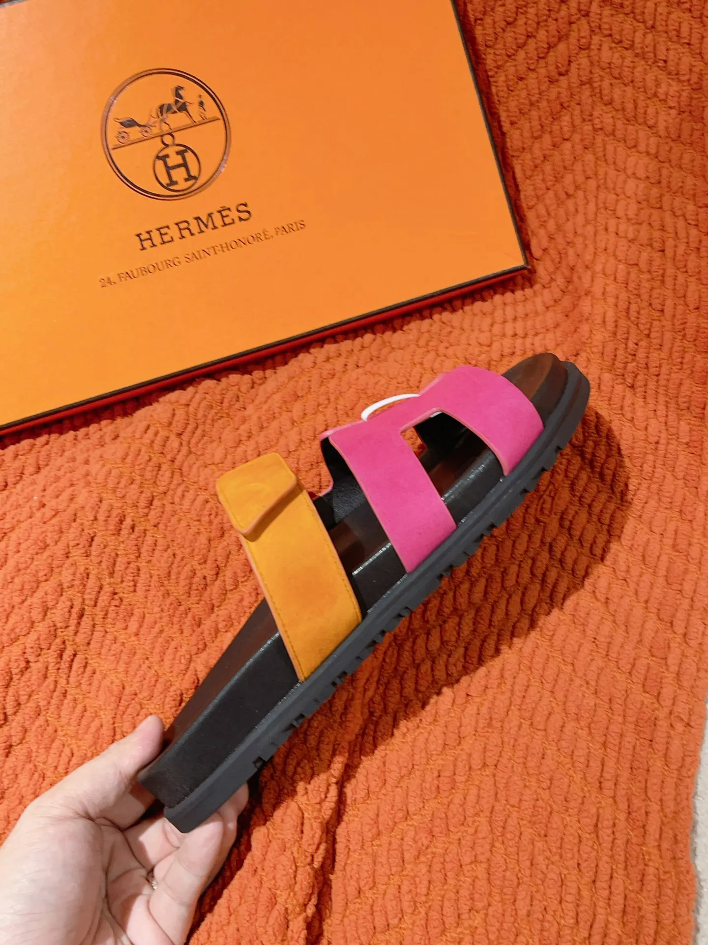 💕💕Factory direct selling price p480💕💕 𝐇𝐞𝐫𝐦𝐞𝐬 Hermès second uncle slippers, must be crazy to call🙆 The classic + 2025 new color matching is also so beautiful. The contrasting splicing of different colors and materials can easily create a fashionable look Size: 35-45
